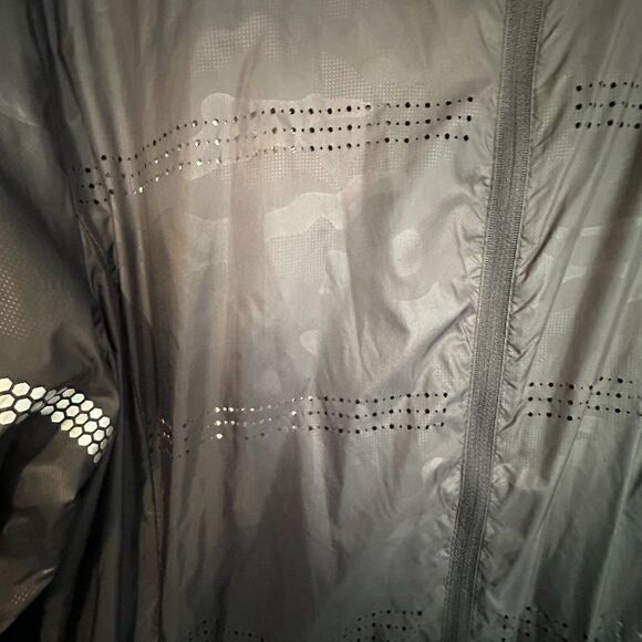 ✨host pick✨ NWOT Zyia Active Perforated Track Jacket, Black Camo, Size L - Picture 4 of 7